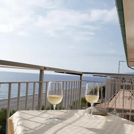 アパート Meraviglia In Riva Al Mare